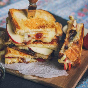 Brie and Marmalade Grilled Cheez